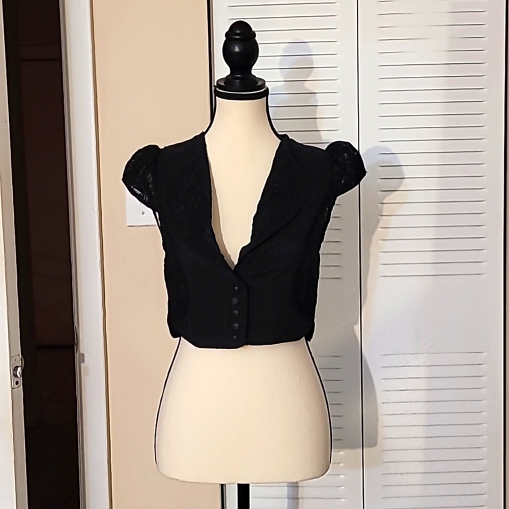 Miroa Women's Size M crop button-down vest - Black With Lace